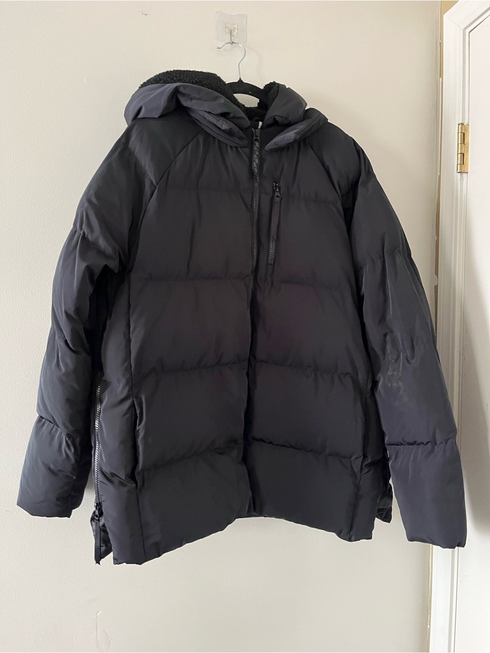 Fabletics Womens Black Hooded Puffer Jacket Large Winter Coat Athleisure Travel